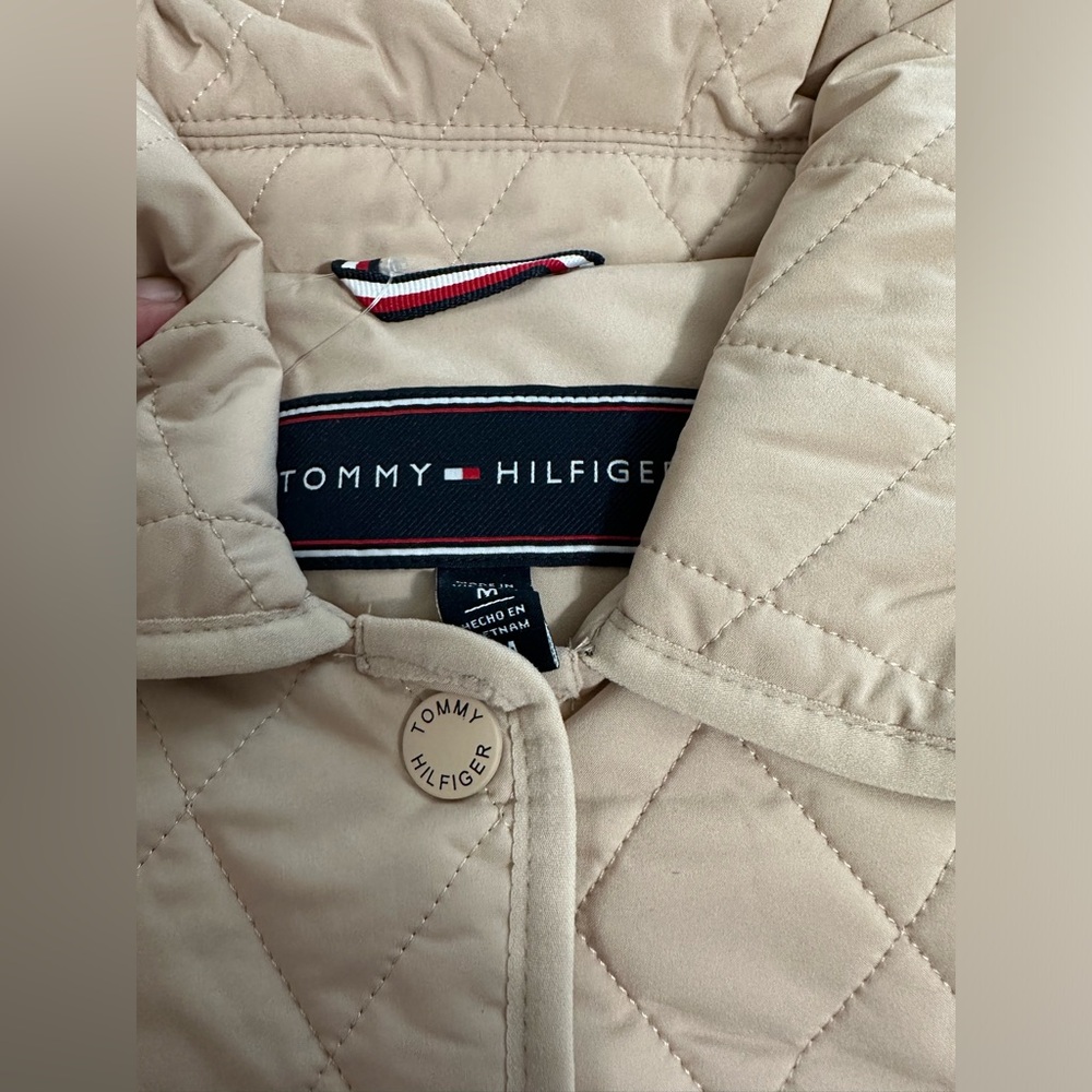 Tommy Hilfiger Women’s Puffed Jacket- Size Medium - New with tags.